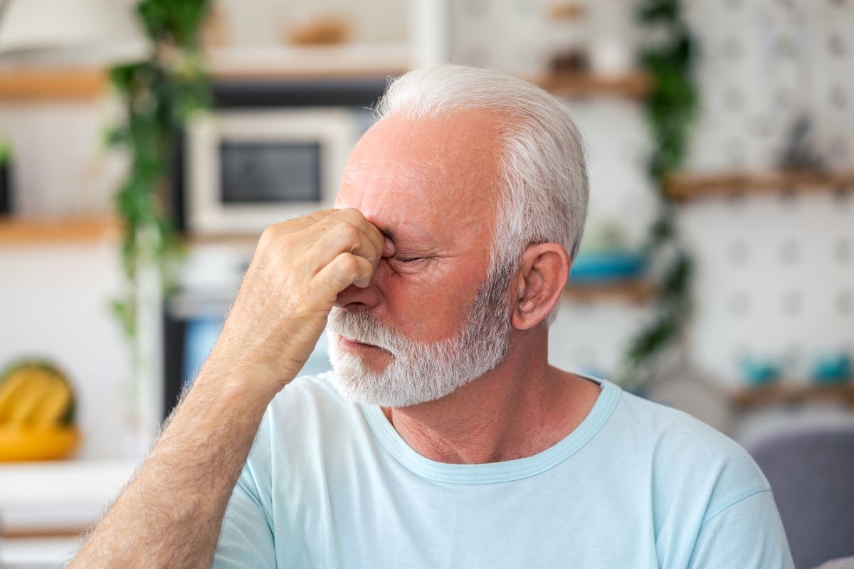 Conoce los signos de la sinusitis y cuándo acudir al médico. Descubre cómo diferenciarla de otras dolencias y las mejores opciones de tratamiento.